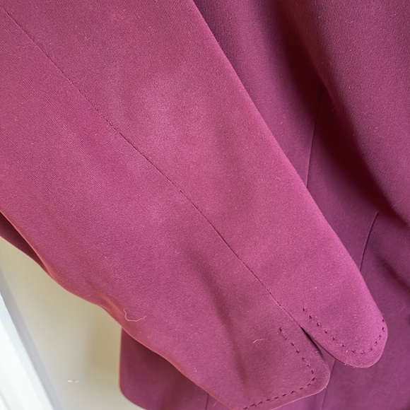 Jones New York Burgundy skirt suit - Picture 7 of 8
